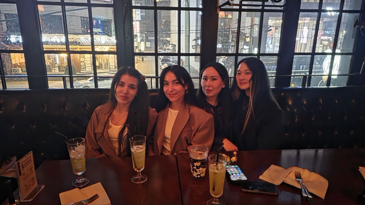 Гости в баре в Корее